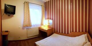 Отель Hotel Marco Плоньск Двухместный номер с 1 кроватью или 2 отдельными кроватями-1